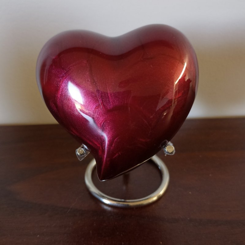 Swift Deep Red Heart Urn - Image 2