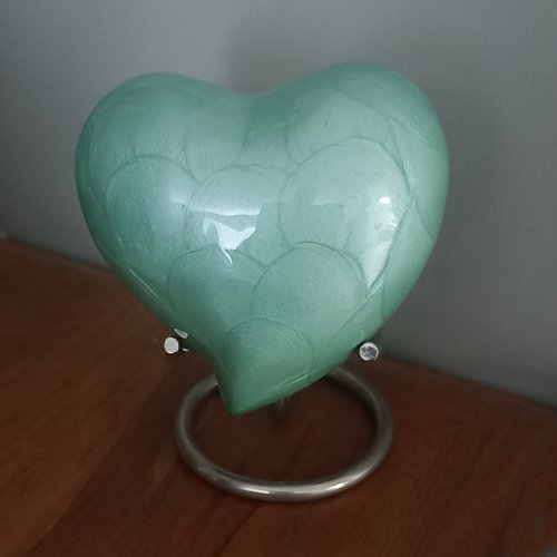 Swift Green Heart Urn - Image 2