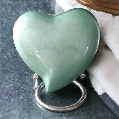 Swift Green Heart Urn - Image 4