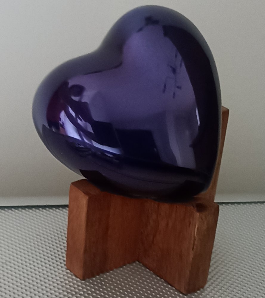 Wooden Heart Stand - Image 5